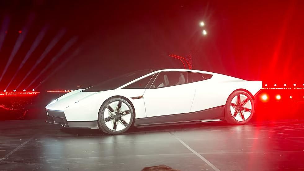 Tesla Roadster получил реактивные двигатели для полетов — 2