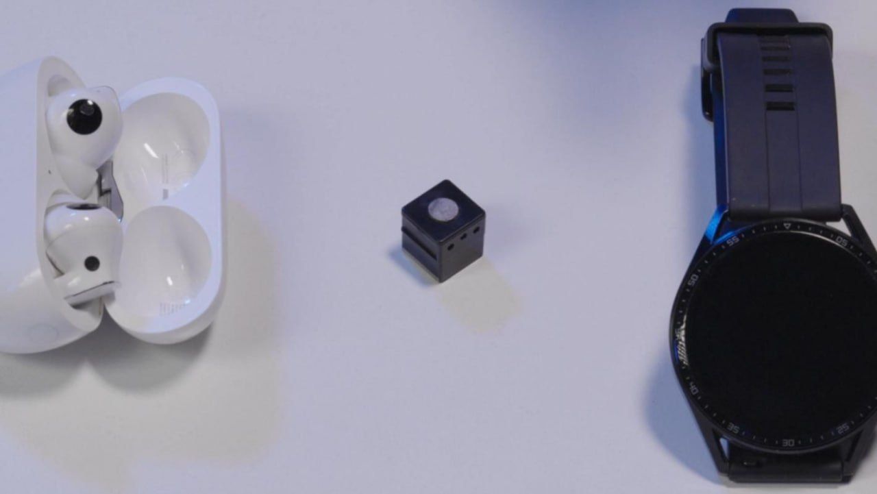 Non-invasive brain-computer interface weighing 3 grams