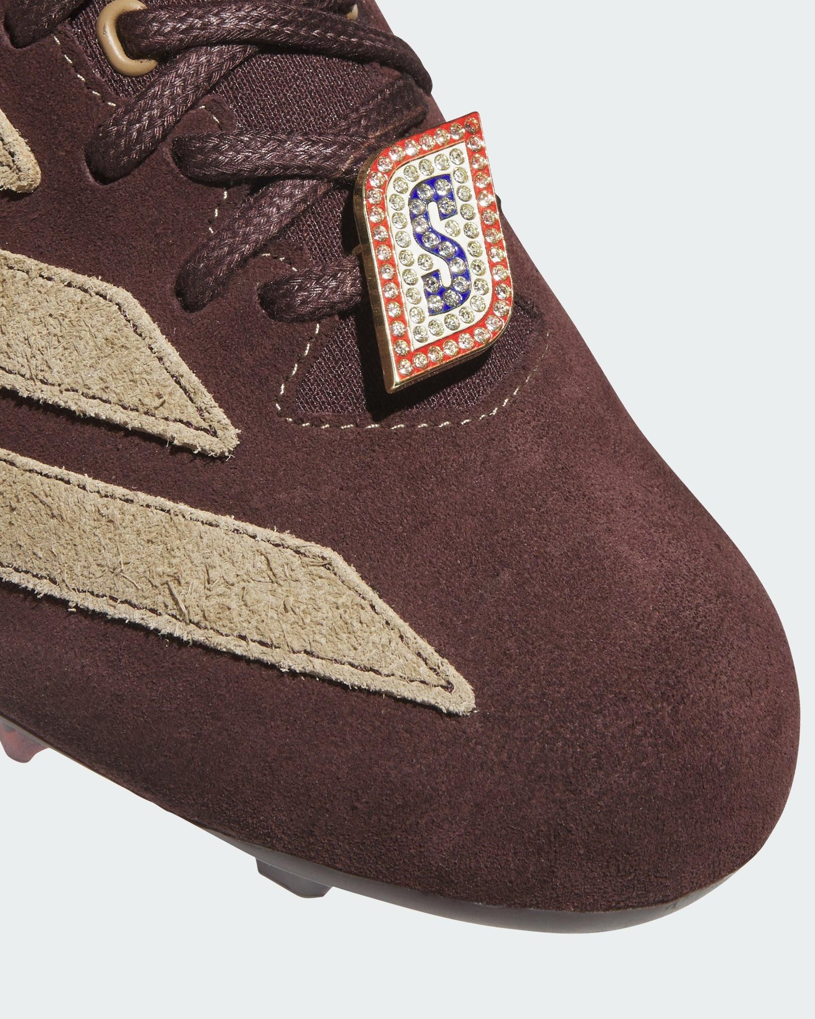 Adidas выпустил бутсы в стиле шоколадного батончика Snickers — 3