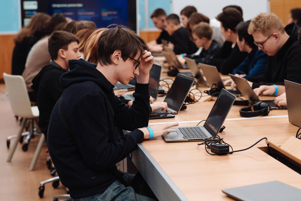 Central University Launches AI Education Program for Schools