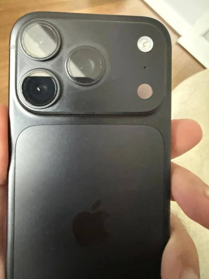 iPhone 18 Pro Casing Changes Color After Use — 2