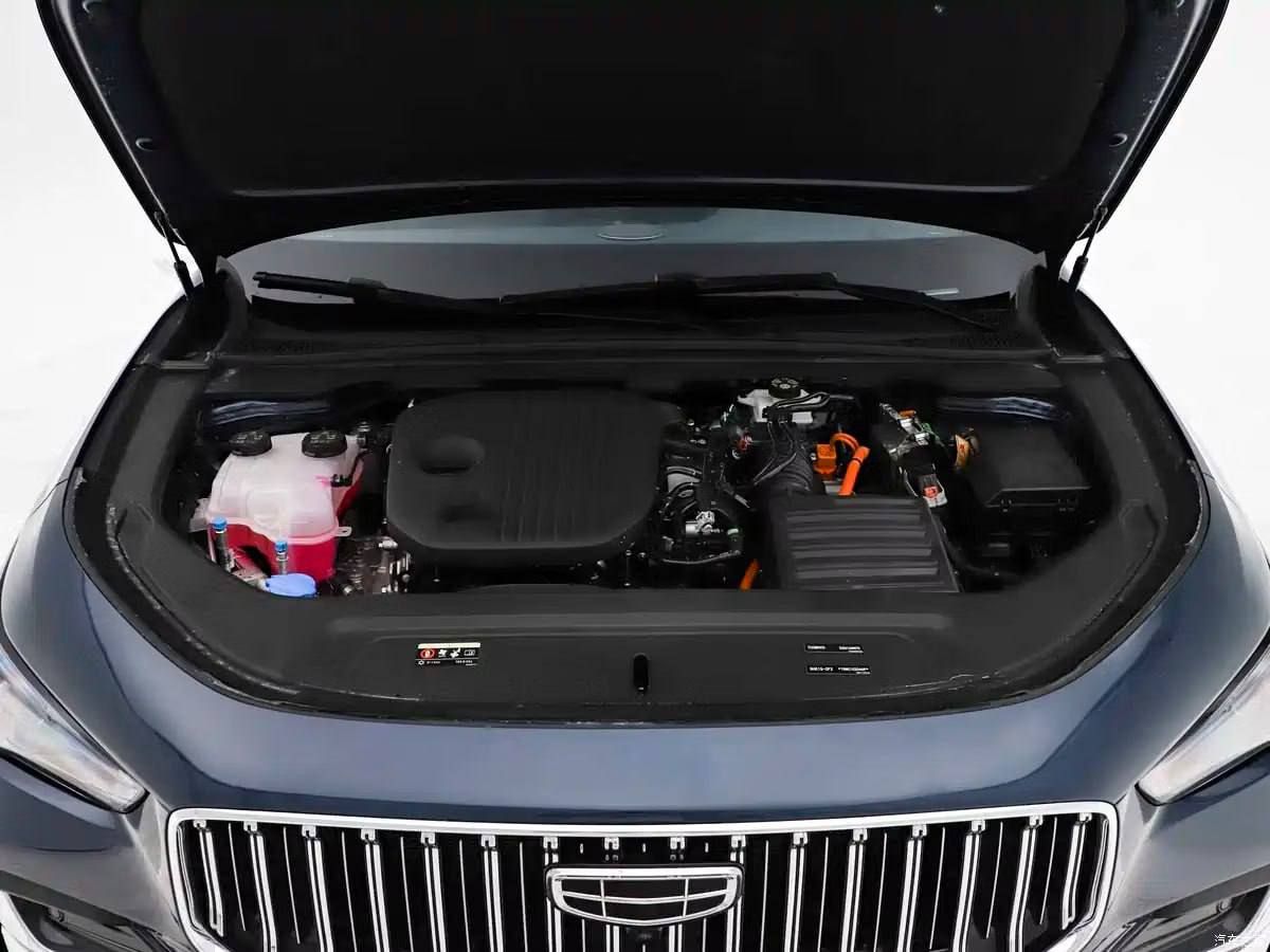 Geely Unveils Preface L Plus Hybrid for $19,000 — 4