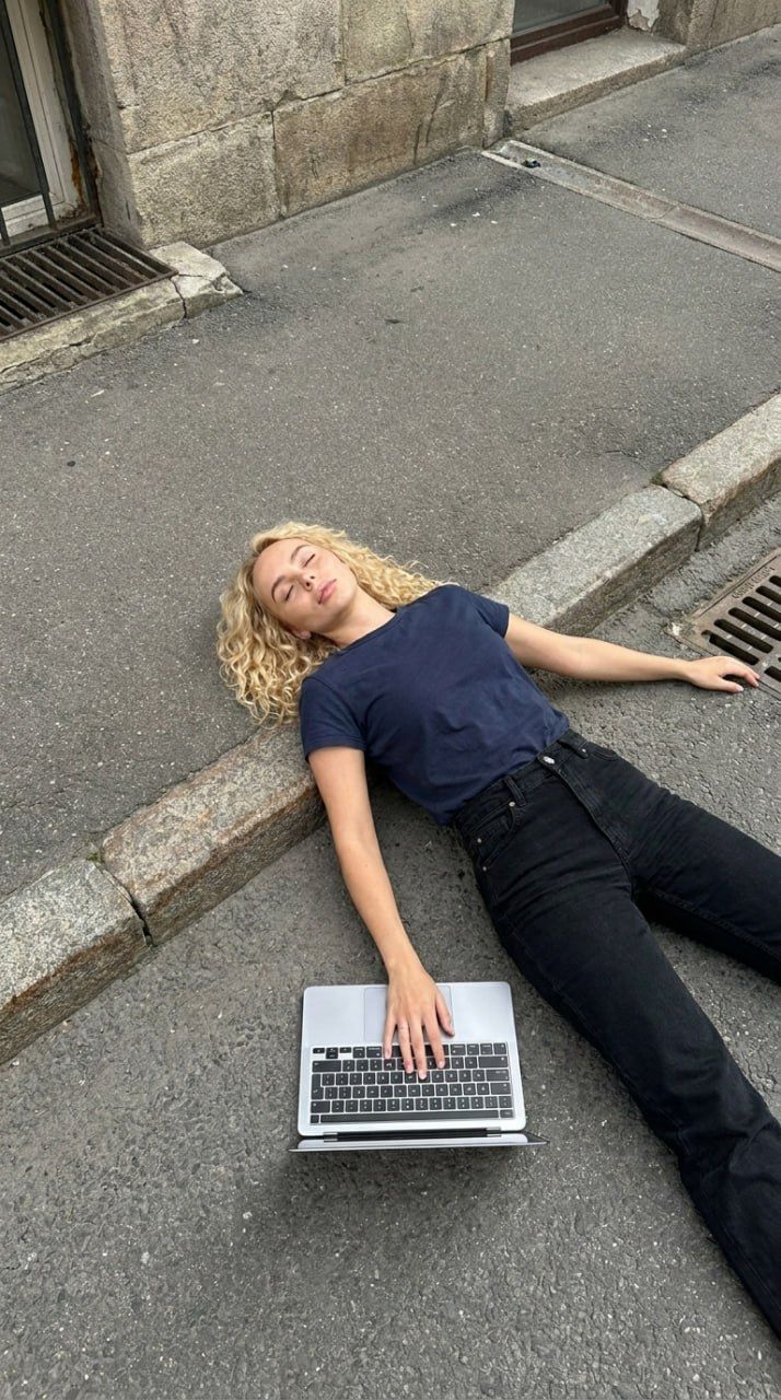 AI Prompt for Creative Street-Style Burnout Photo