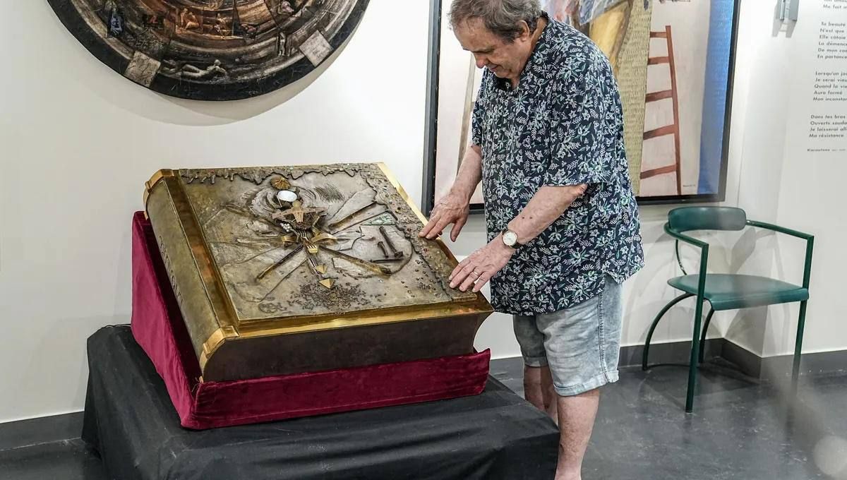 Salvador Dalí's 210 kg Book Stolen in France